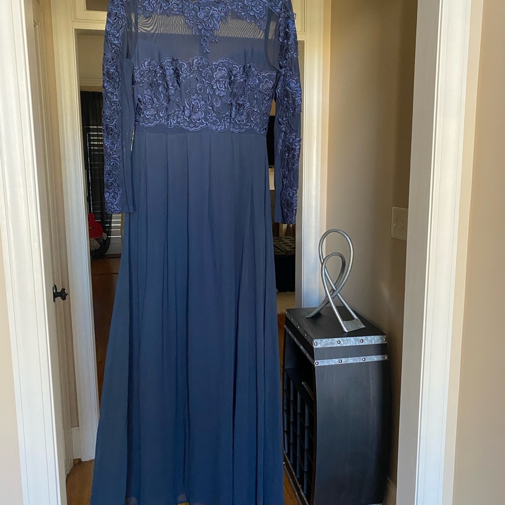 Elegant Navy Lace Evening Gown